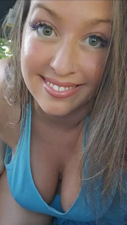 Let’s hang out  by Babylittlelo