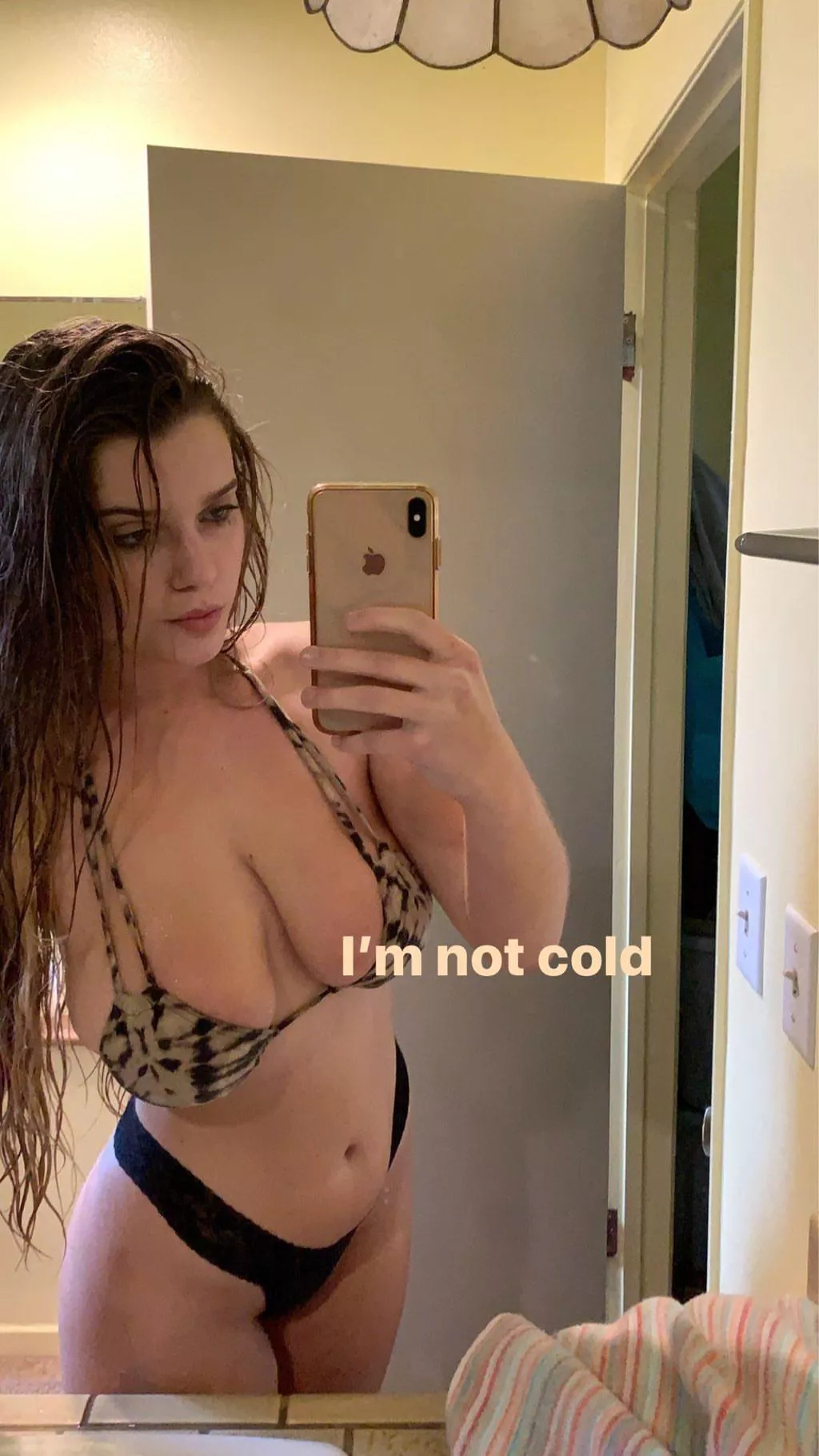 Perfect Mirror Selfie posted by WeeklyScallion3175