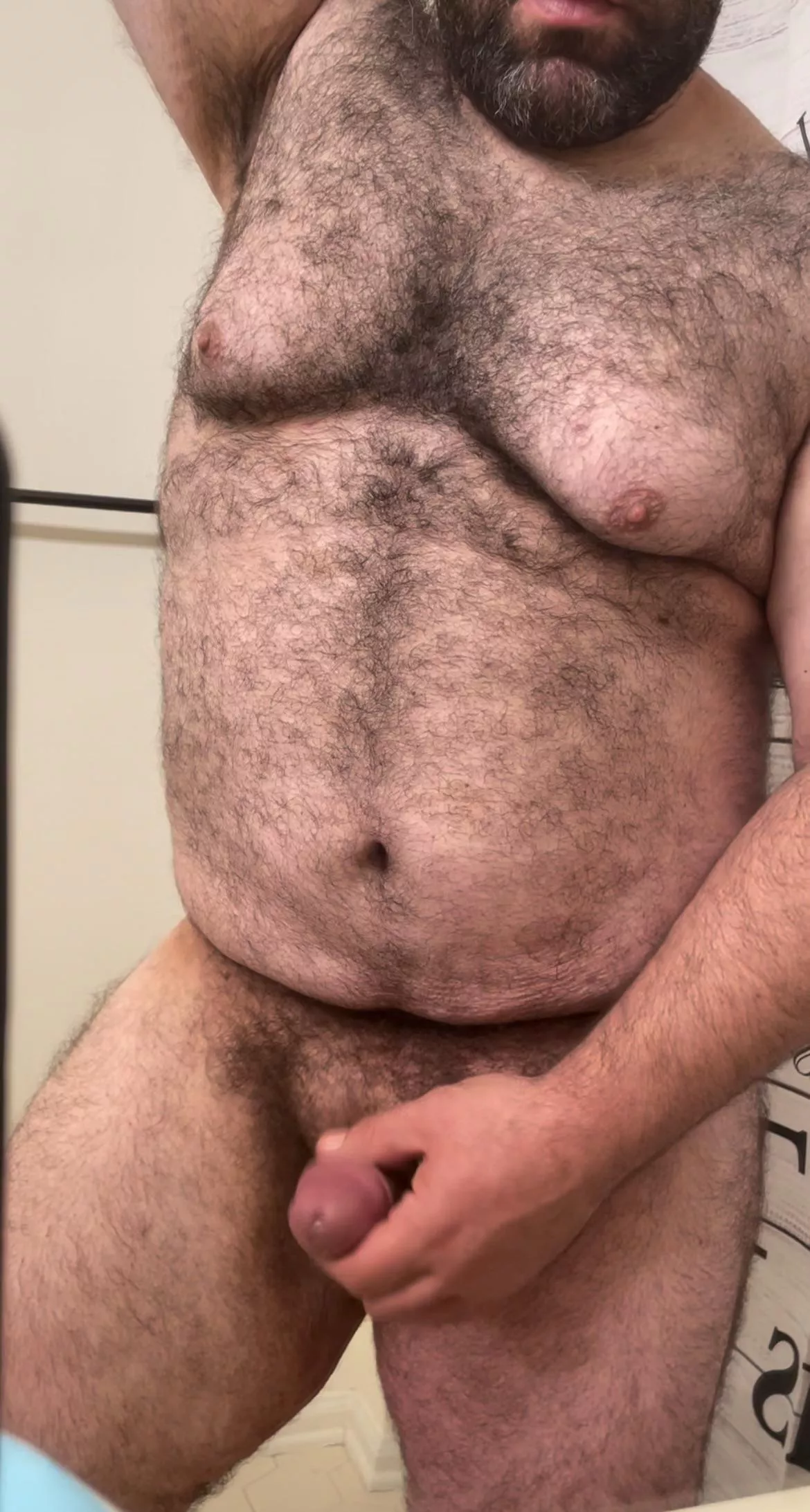 (40) Pinch my nipples while stroking me & I’ll paint your face in Bear seed posted by bigmikemccarthy