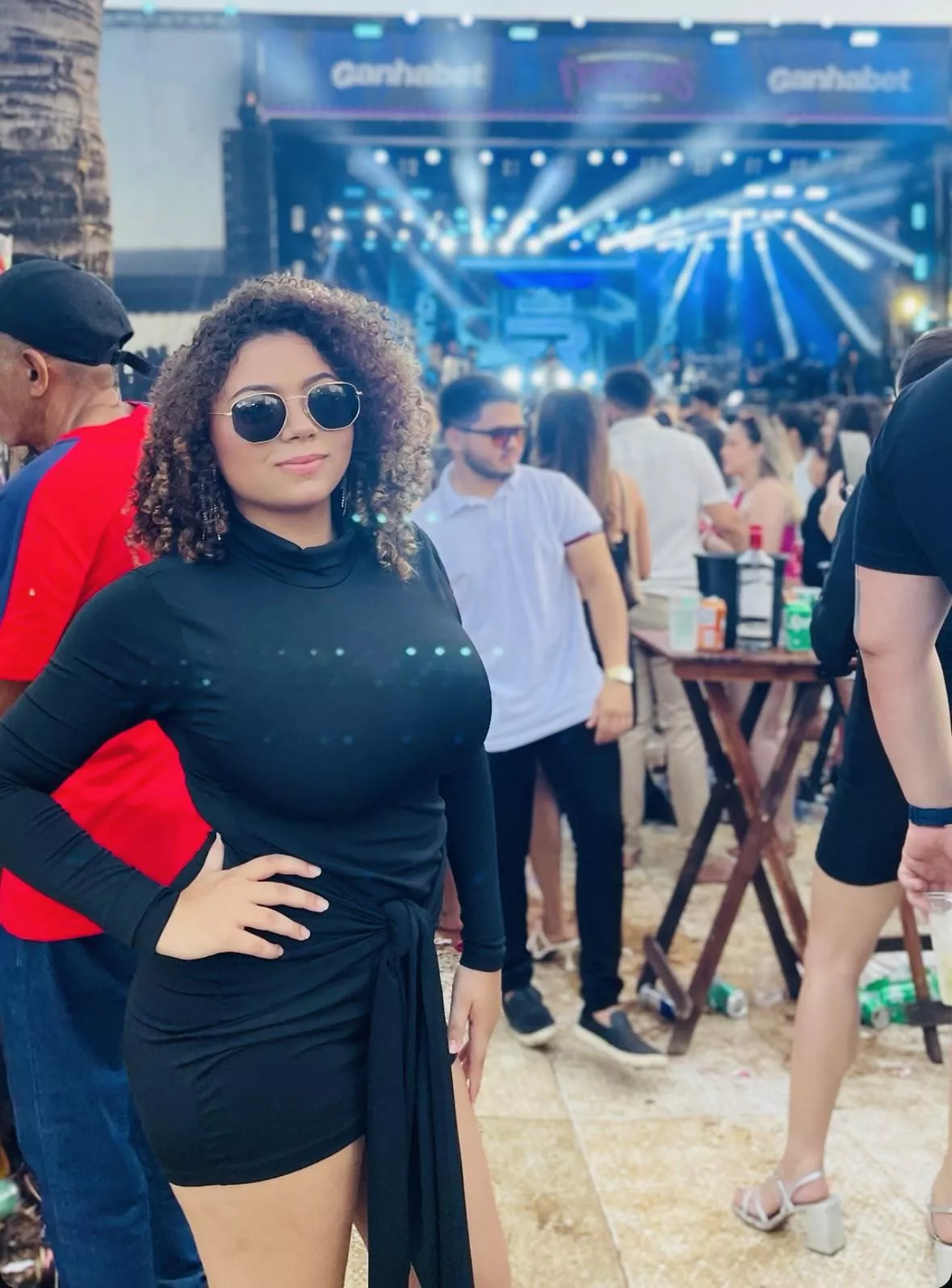 Big in black posted by Usual_Channel5127