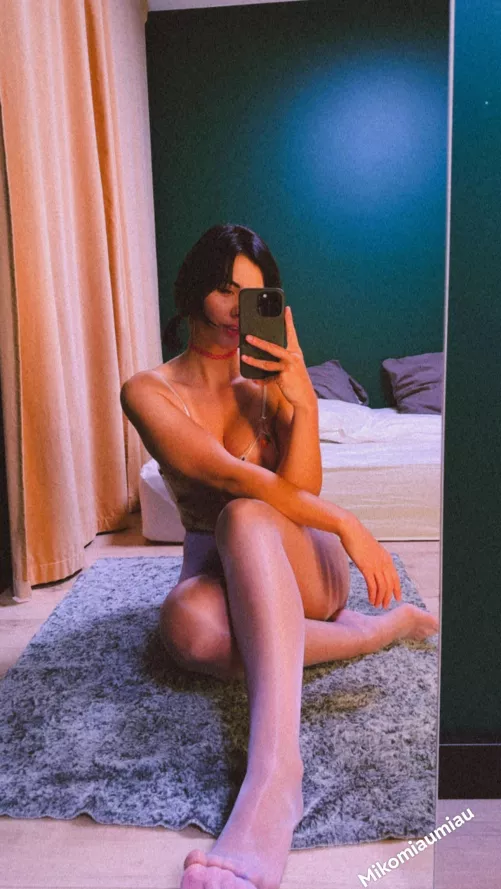 Feeling amazing in purple tights [F] by mikomiaumiau