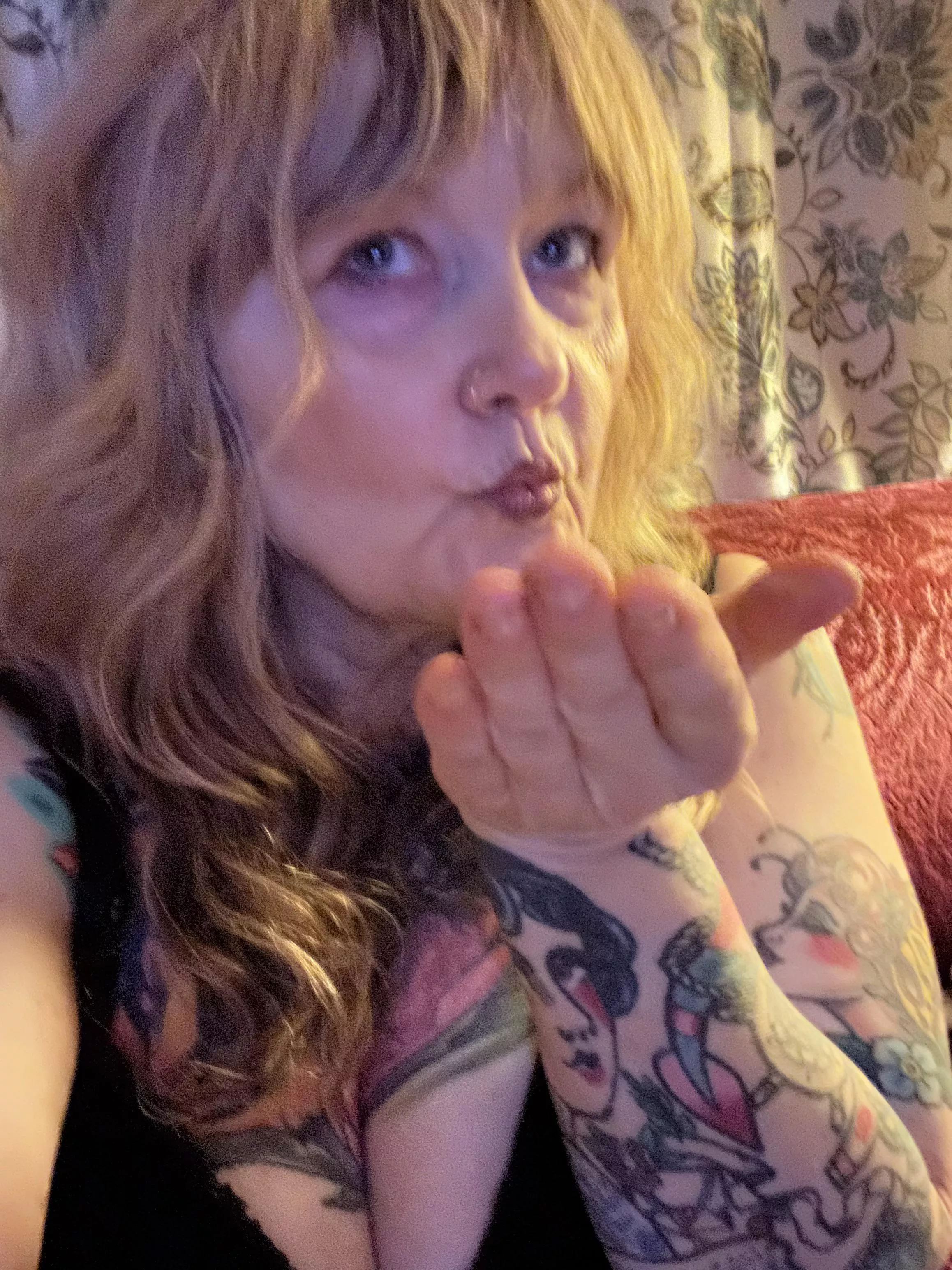 Kisses posted by Clairedelune2012