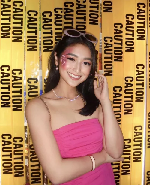 Lovely and petite by hklthrowawayy