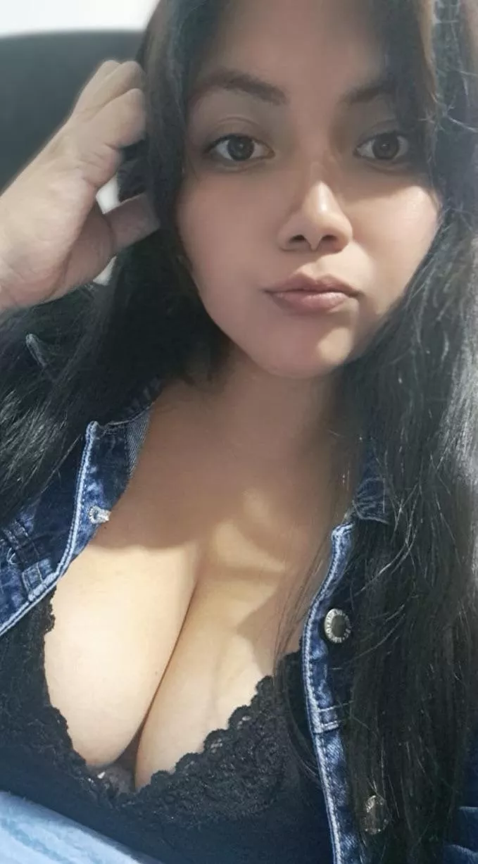 My male friends love my goodnight selfies posted by SexyAzucena