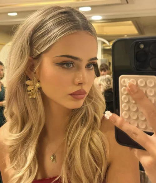 Sara Crumbleleg by Ken789gh