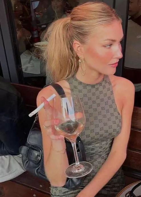 Smoking woman posted by smokingandaesthetics