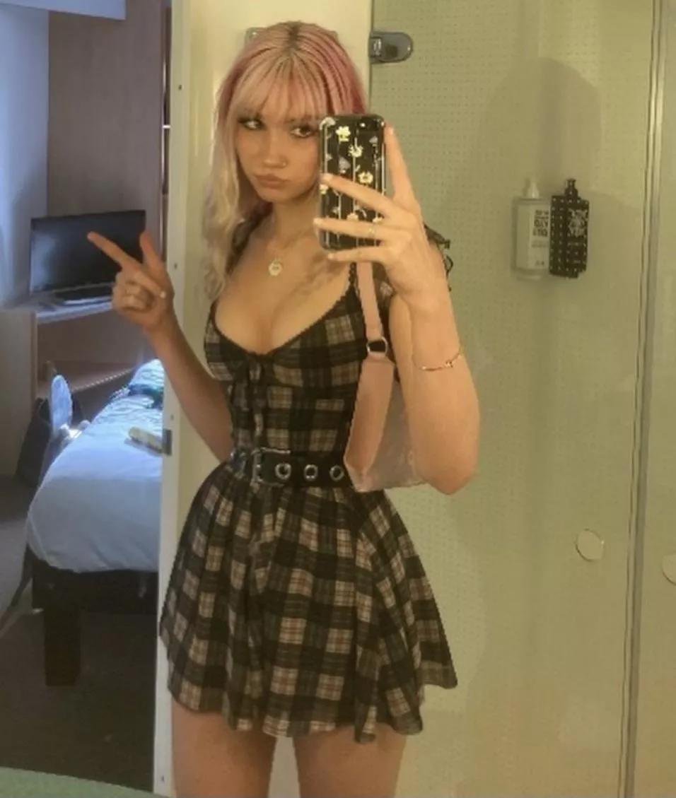 stole one of my sisters sluttiest dresses<3 what do you think? posted by Alyssa-000