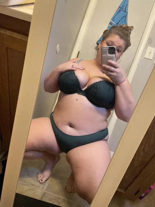 Thick thighs, big curves, and a lot fun. by pineappletitz