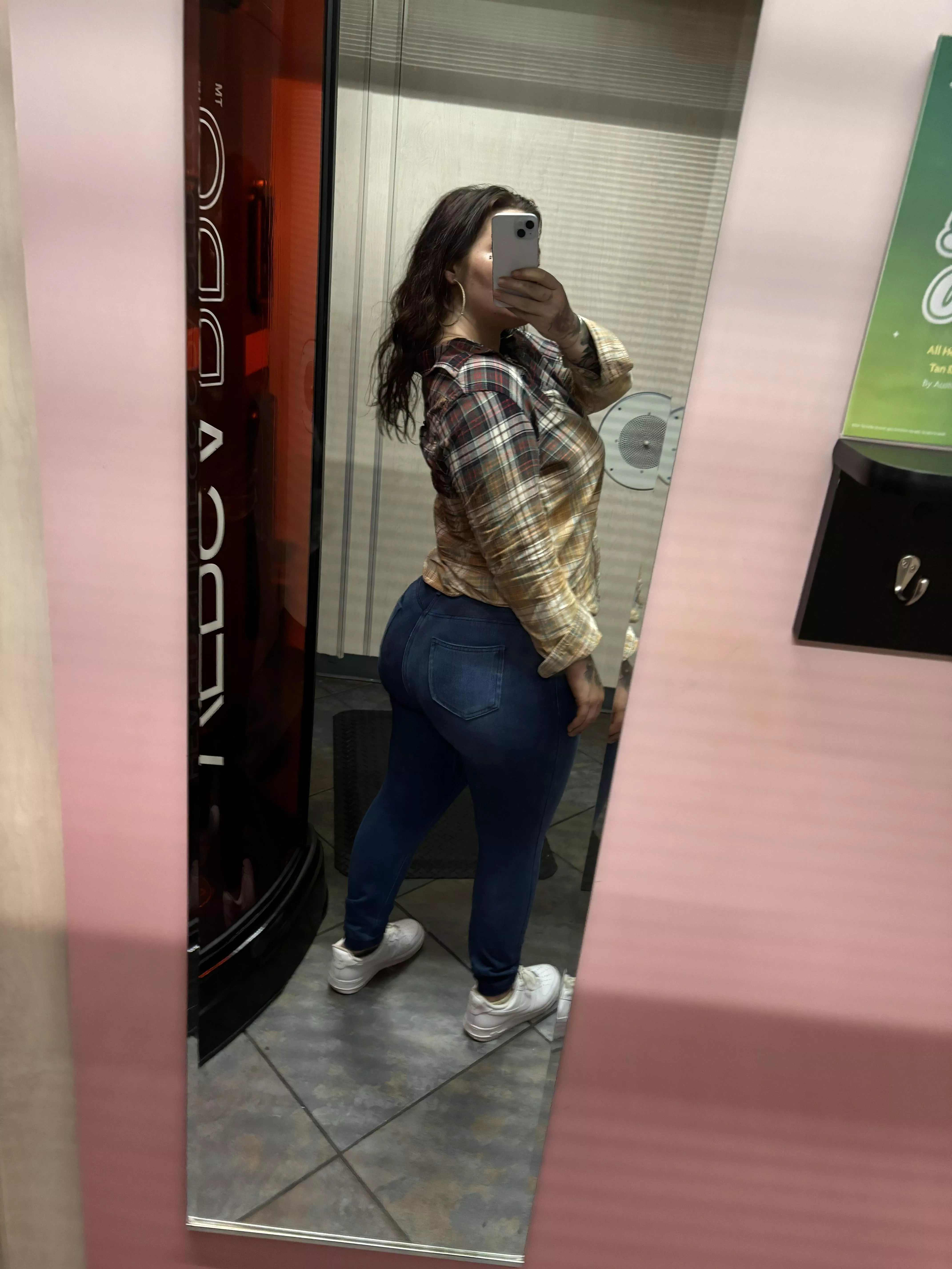 Anyone wanna exchange nudes? Inbox is open 🥵 posted by MckameyRose