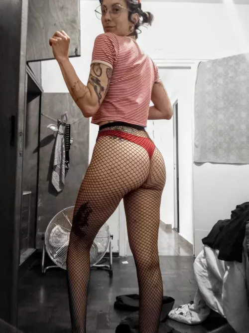 Big booty in fishnets by tuttifuckiingfrutti