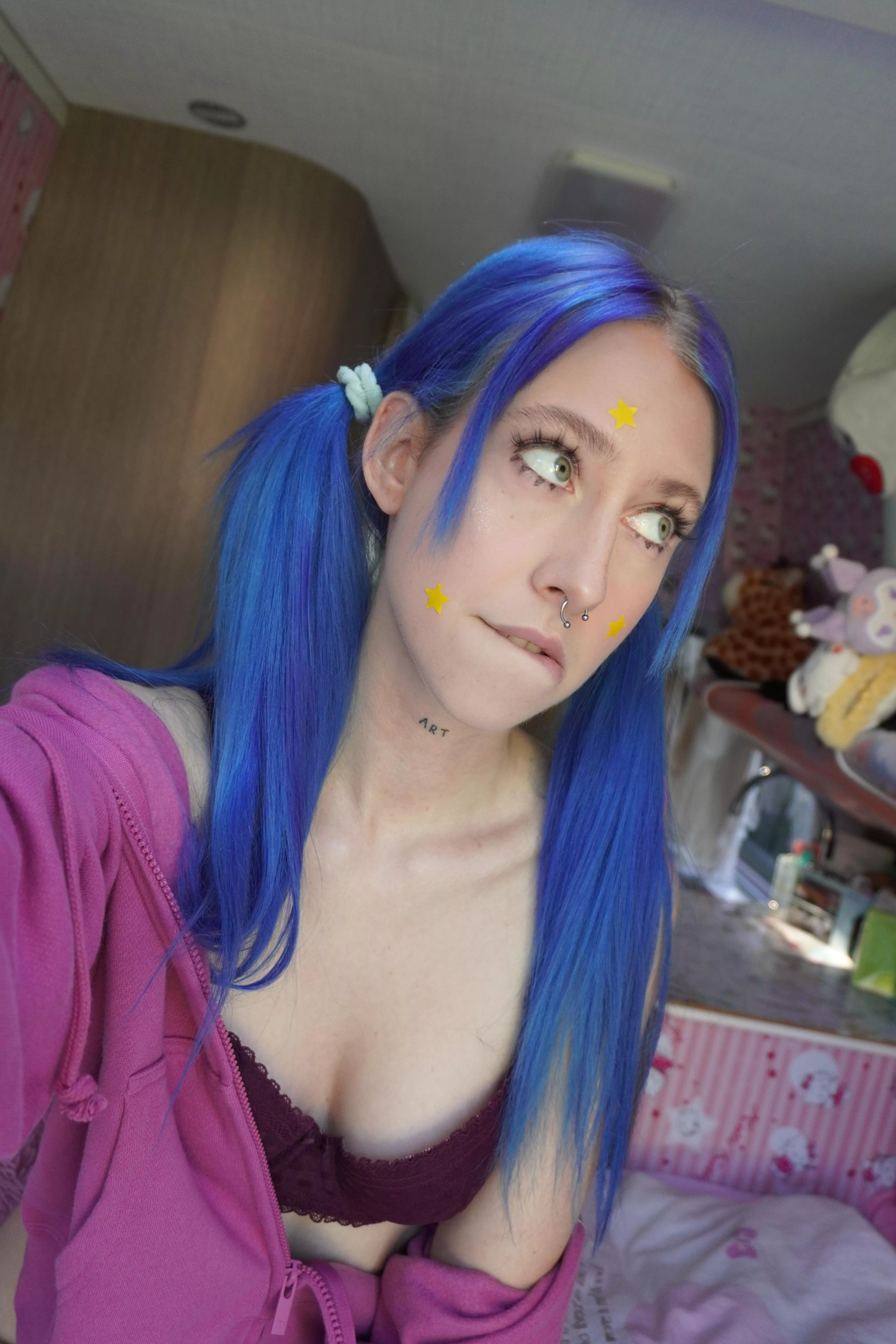 Hi guys 💜 posted by RileyBi69