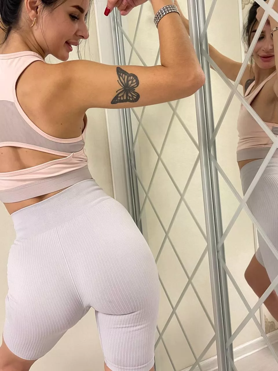 How do you like the view? posted by cutemilfxoxo