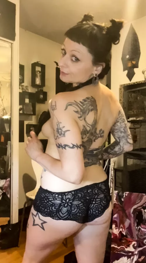 I dont always wear black, sometimes I wear nothing by IndigoNovaa