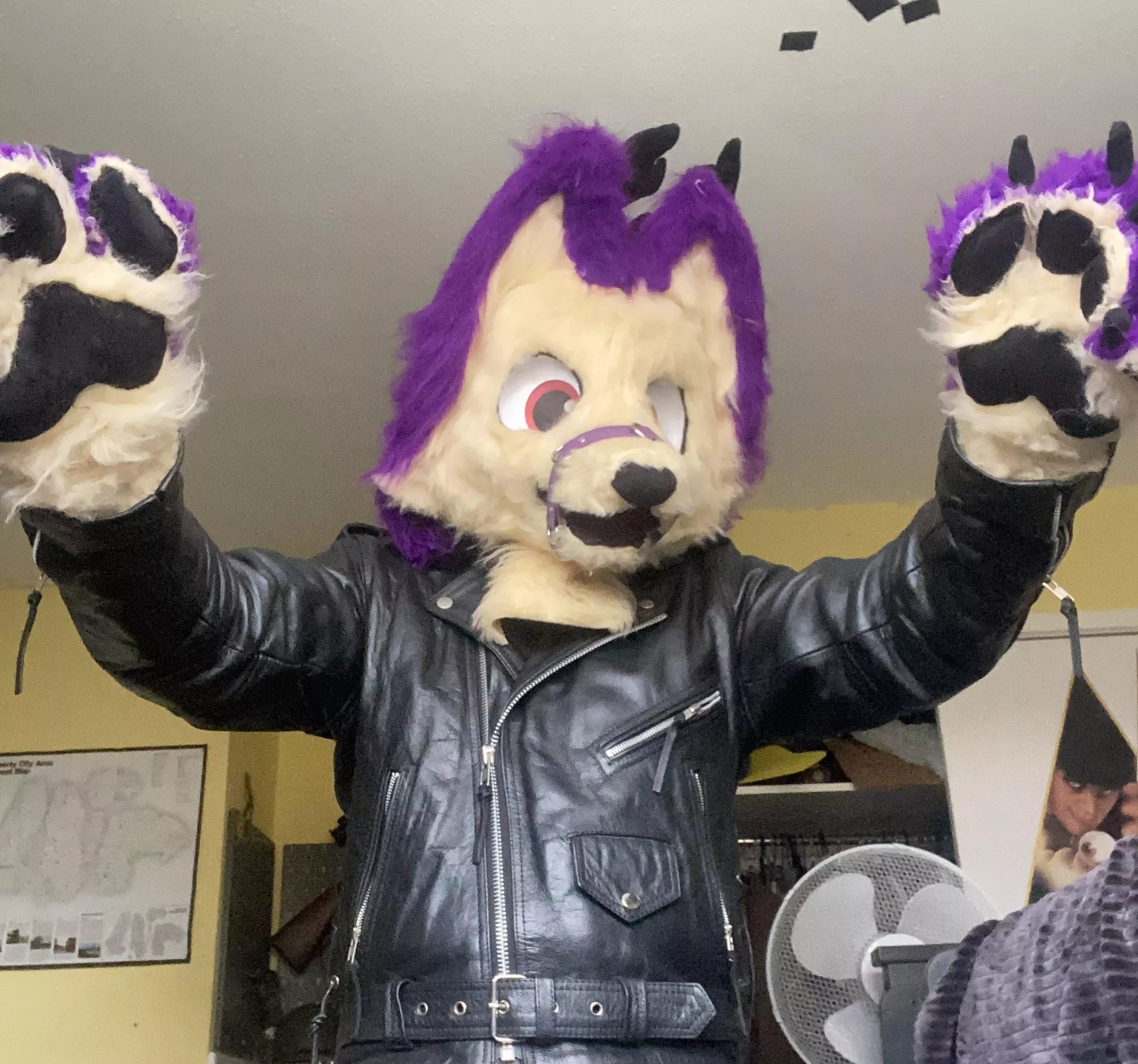 I normally make negative poste when I’m feeling sad, but I wanna spread some good vibes, here have a hug :3 posted by Illuminati8339yt