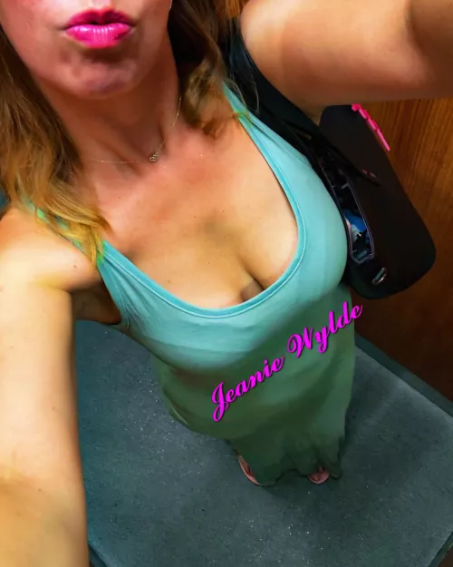 I'm 38 and I have 5 kids. I'm still looking good. by Jeanie_Wylde