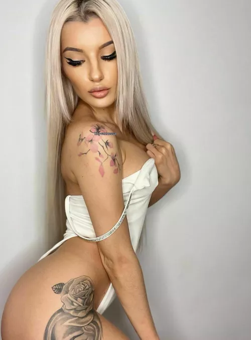 Just a short girl in the world. by Bbyvannessa