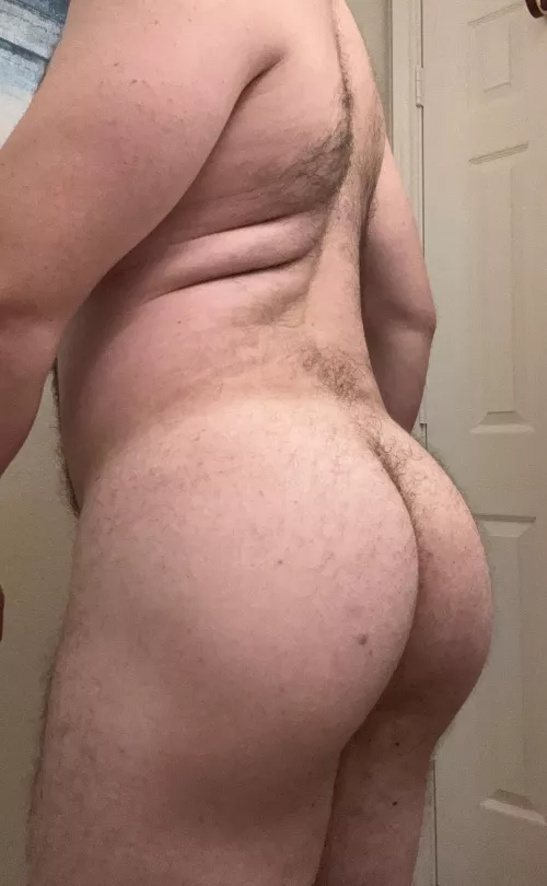 Looking for a hairy bubble butt to play with? by dall_assss