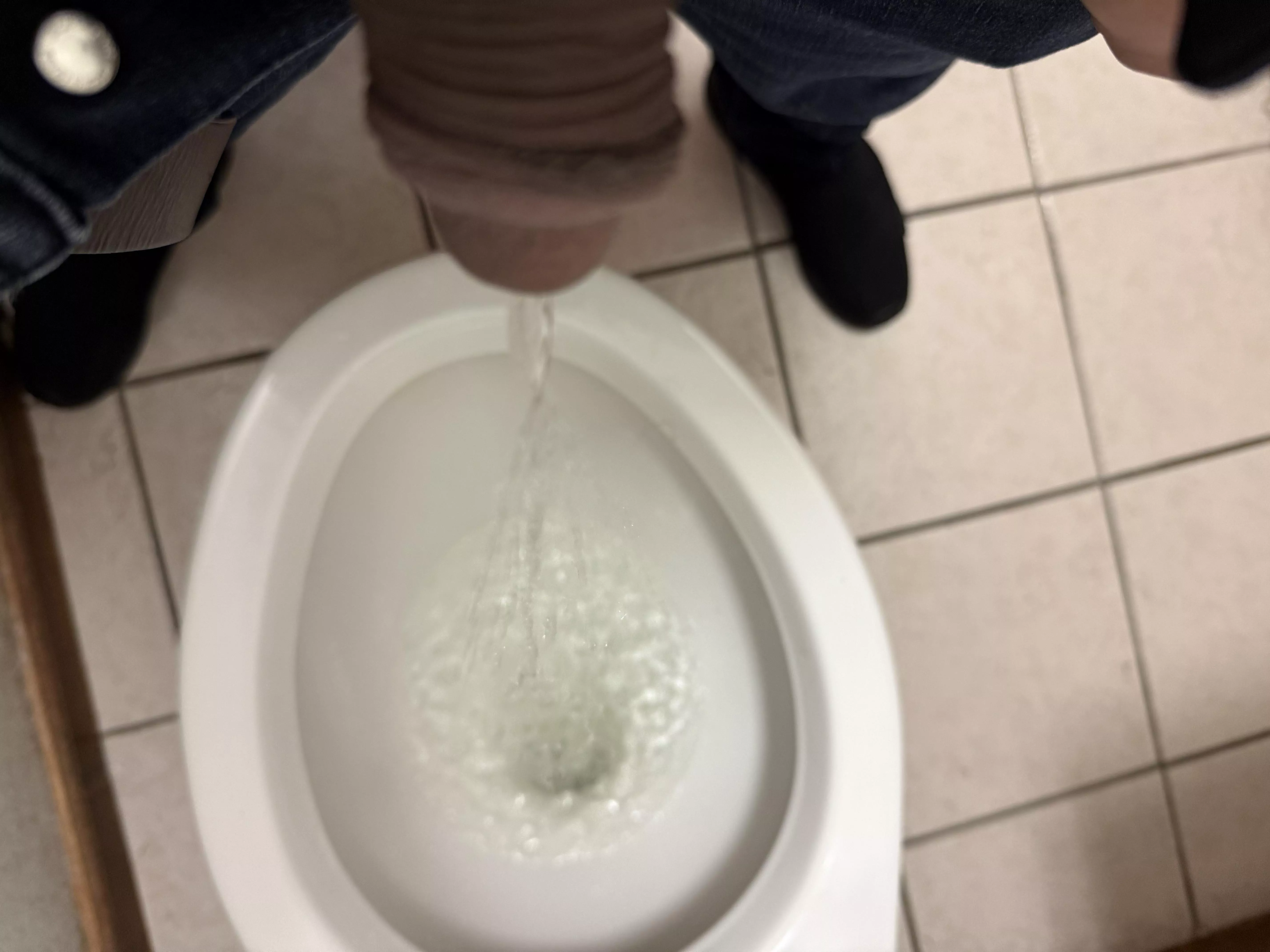 Perfect for drinking, beer and gin piss. 34 dms open  posted by Pakbear_throwaway