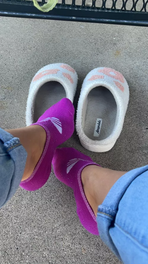 Take my ankle socks and suck on them by Goddess-Shayy