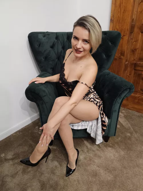 Your personal little office slut by itsmexpenelopevip