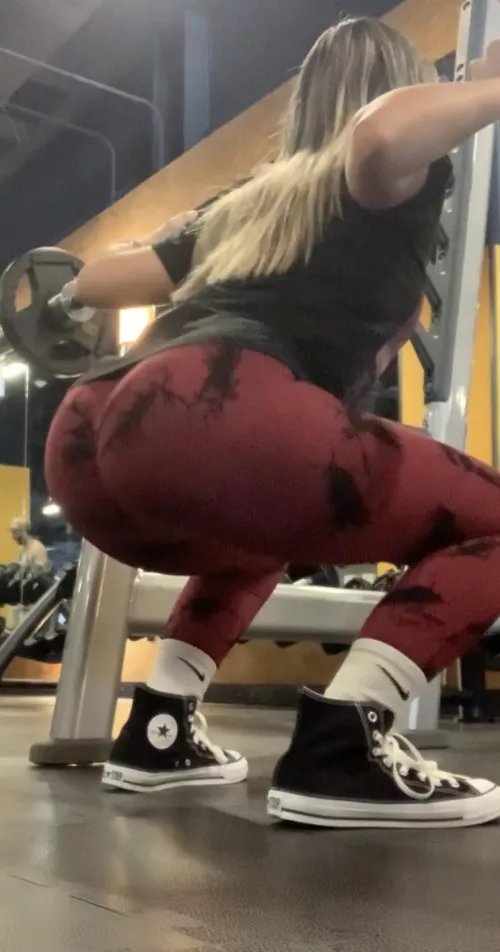 Asian gym girl  by sunsunny23