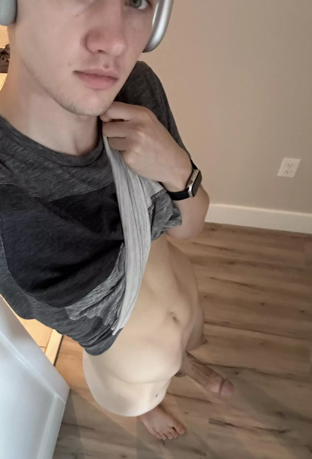 Be honest, can I send you drunk selfies? posted by casparlee1963