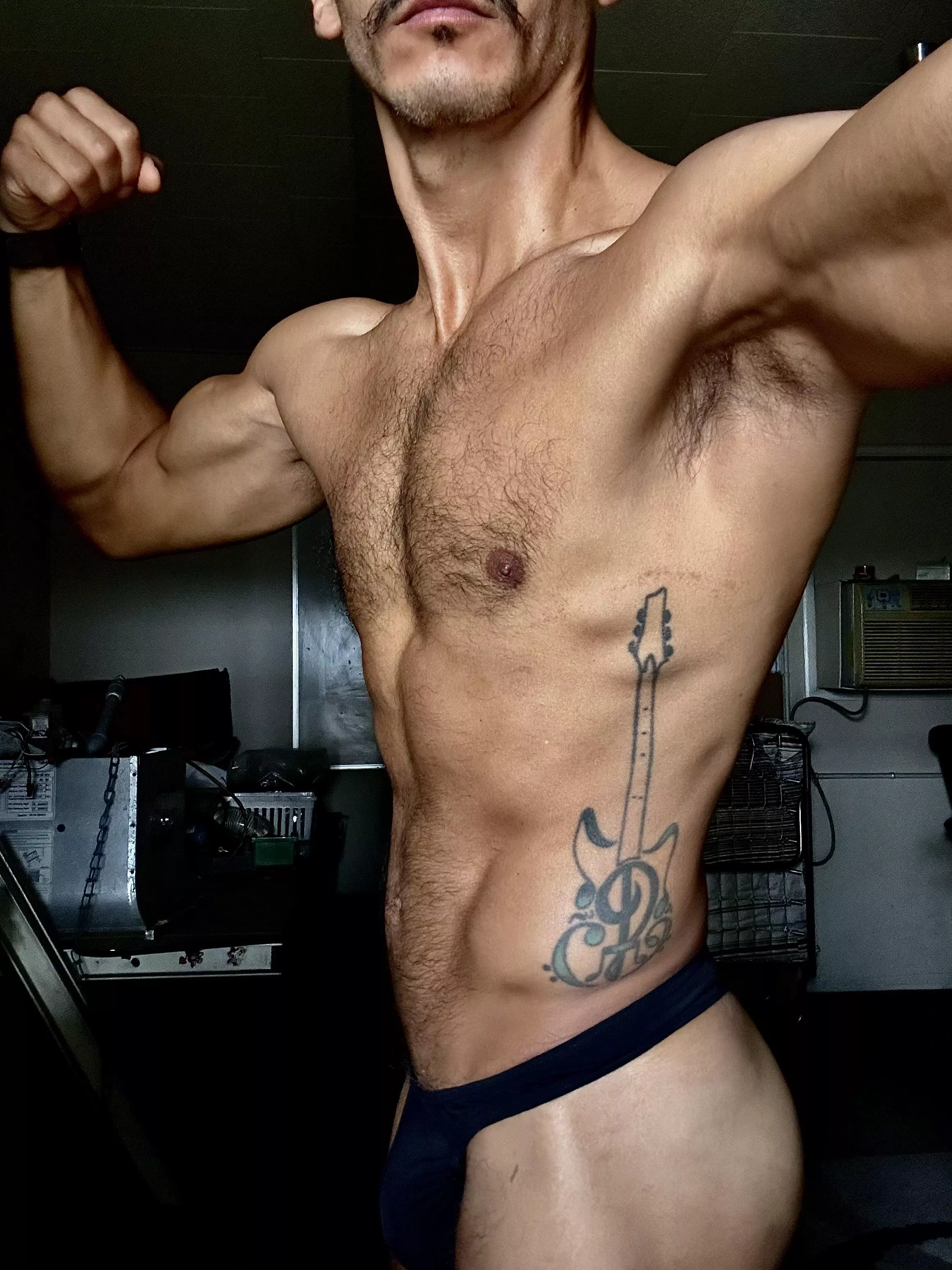 sweaty, musky tasty  posted by jluis2024