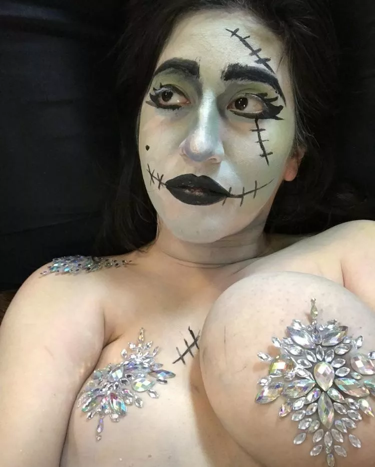 Weird and sparkly, I’m a zombie posted by Significant-Corgi406