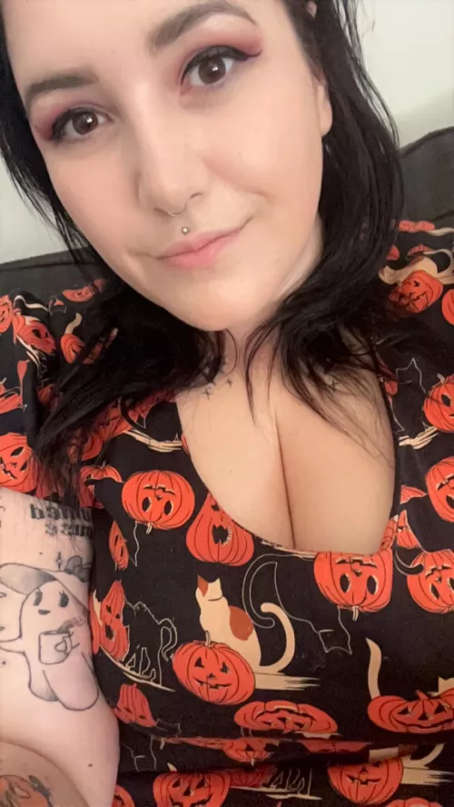 Just a girl who loves pumpkins  by HazelMayBBW