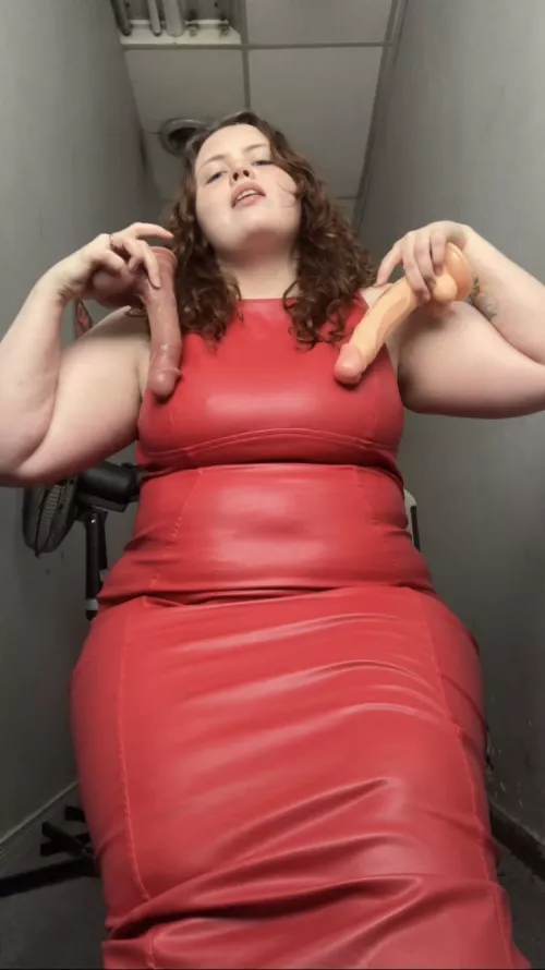 Seconds before a fun fucking time 🤩🥵😍 by Full_figured_vixen