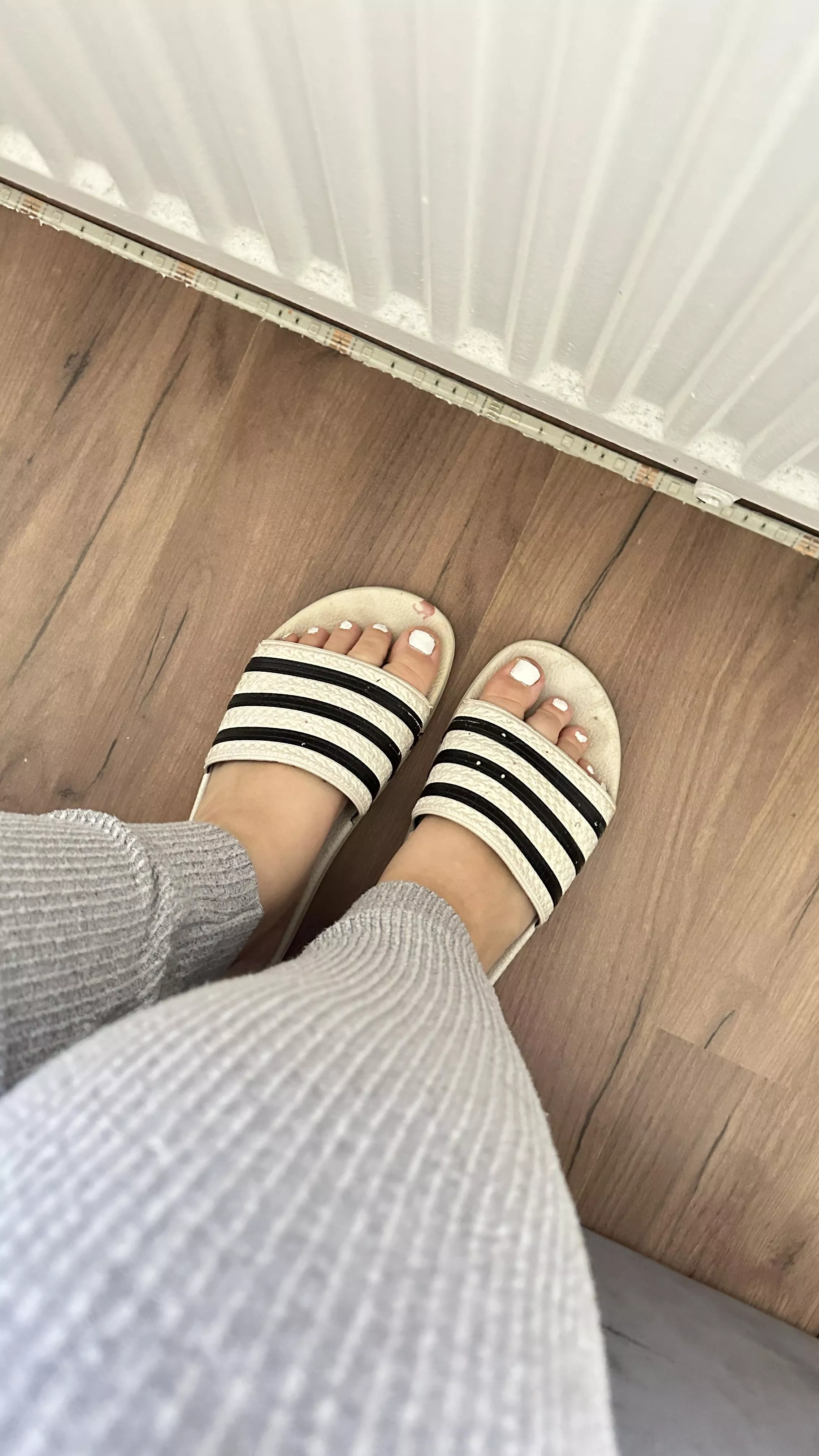 A little toe exposure never hurt anyone. posted by lillyysweetpie