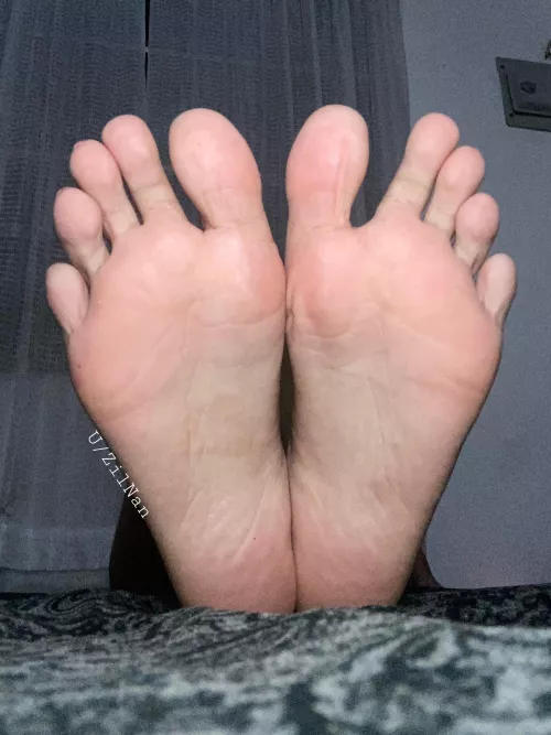 Be a good boy and tell me how you feel about my hot Filipina soles 😋 by ZilNan