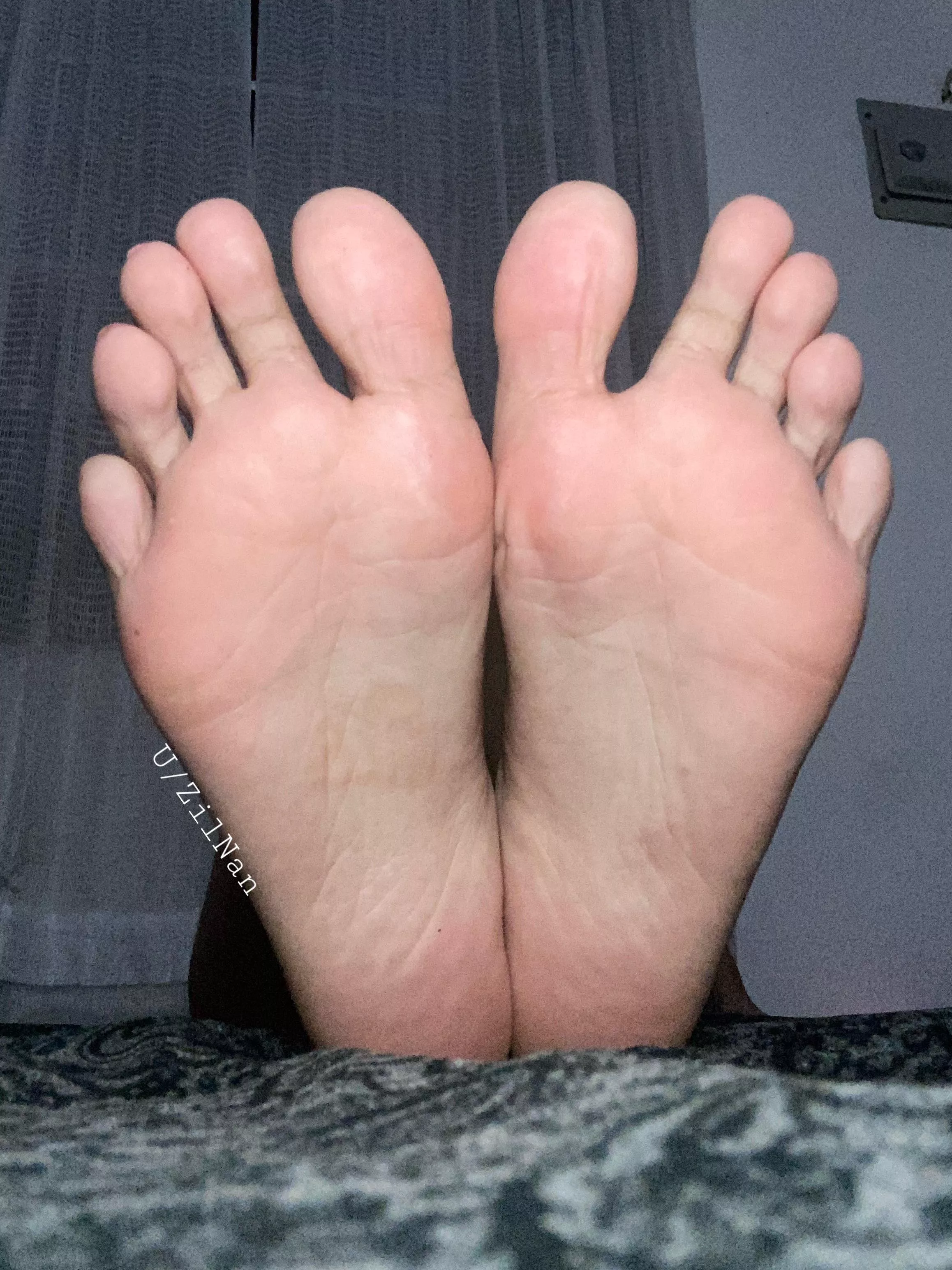 Be a good boy and tell me how you feel about my hot Filipina soles 😋 posted by ZilNan