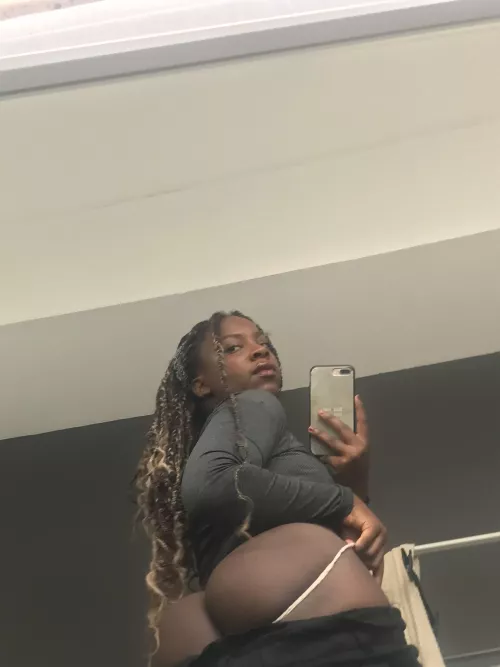 Big enough to turn you on and convence you to come play with me? by lulucy-chan