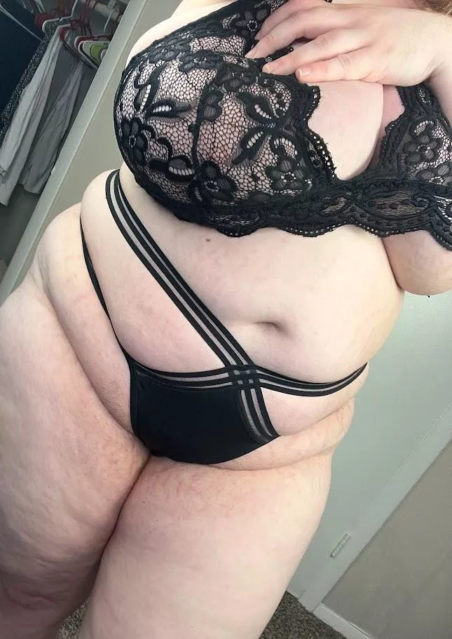 Curves ready to be gobbled up posted by amyftonight