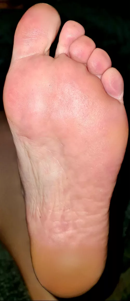 Do you want kiss my sweaty arch ? by misskatefeet