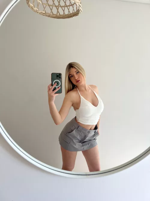 F19 Need someone to make today unforgettable? Text me! by oliviaap02