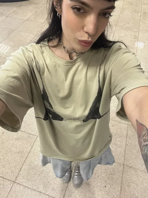 Feeling comfy.. but it won’t stay on for long 23[F4M] by foox_alina