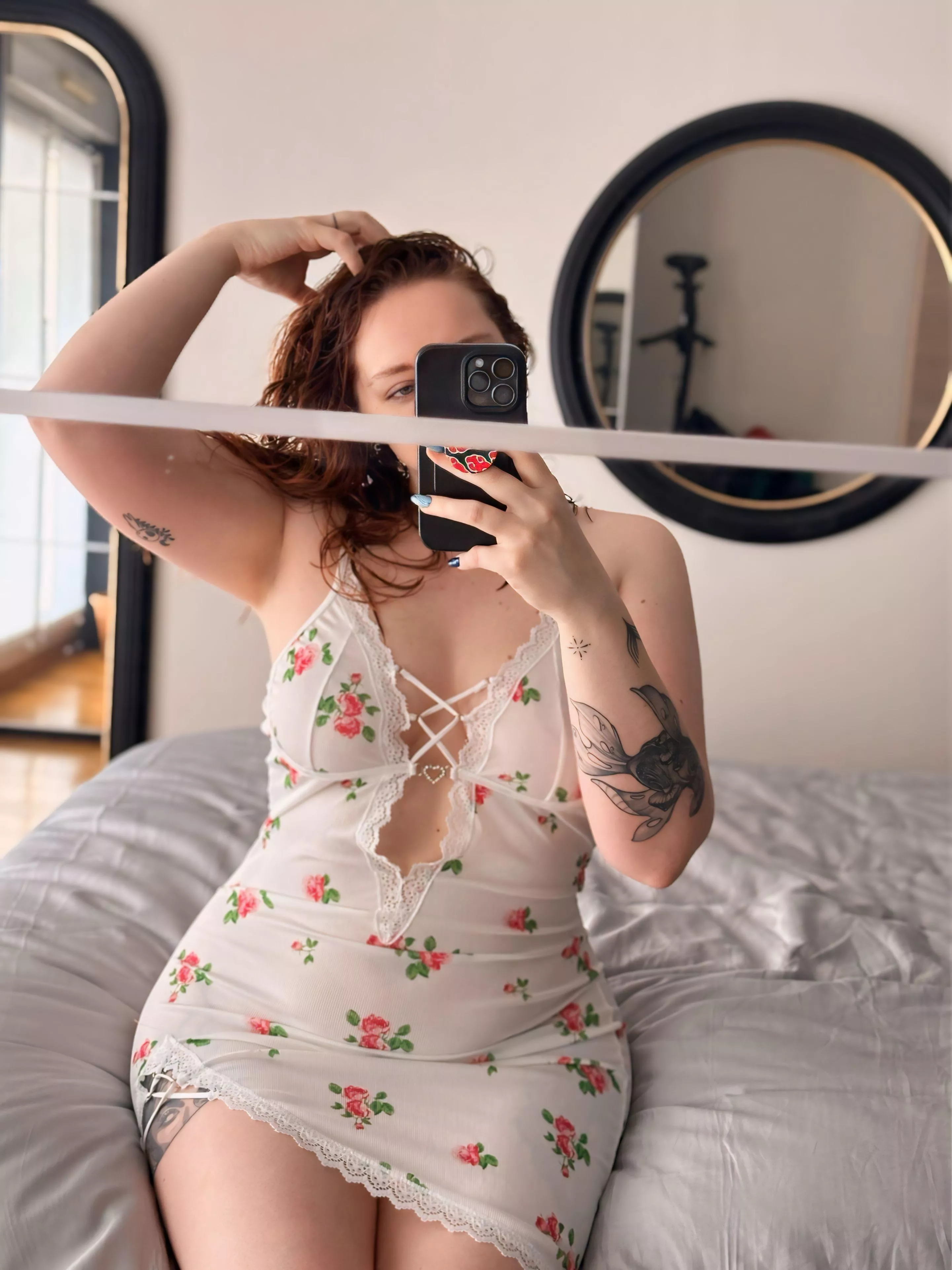 🎮 Geek et sexy, qui veut jouer avec moi ? 😉🔥 posted by tapetitecassie