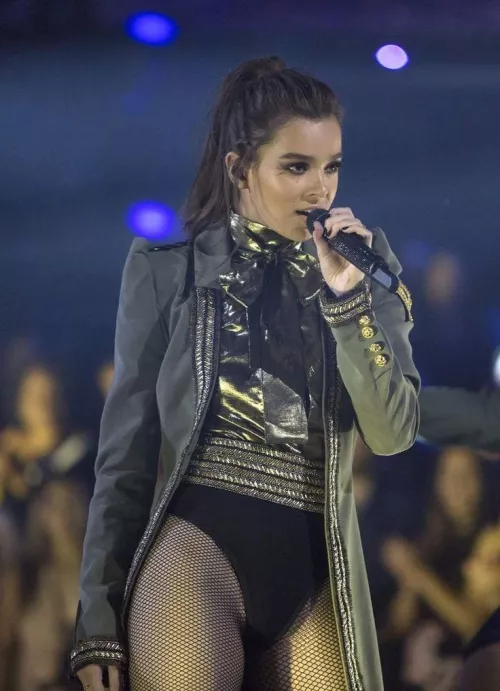 Hailee is too sexy.😳🥵😍 by Mean_Storage2286