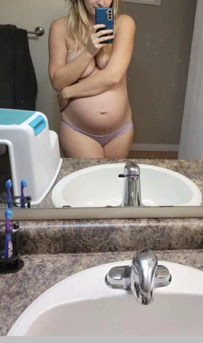 How are my pregnant curves? posted by Mrandmrssmith24