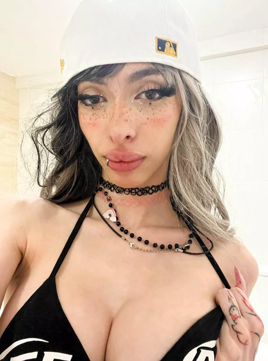 How would you react if I kissed you hard when you least expected it? posted by LunaFlashingQueen