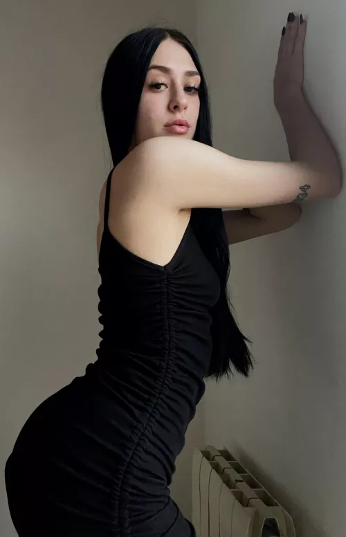 I bet this curves makes you horny as hell by Mystical-Harmonia