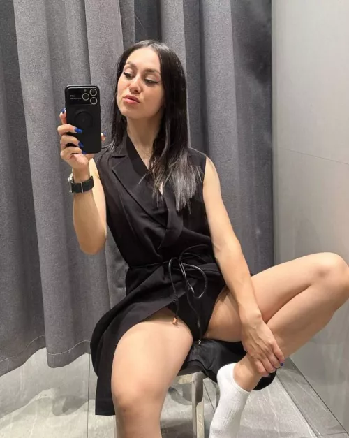 I love selfies in the mirror, since you can look from front to back by meledylove