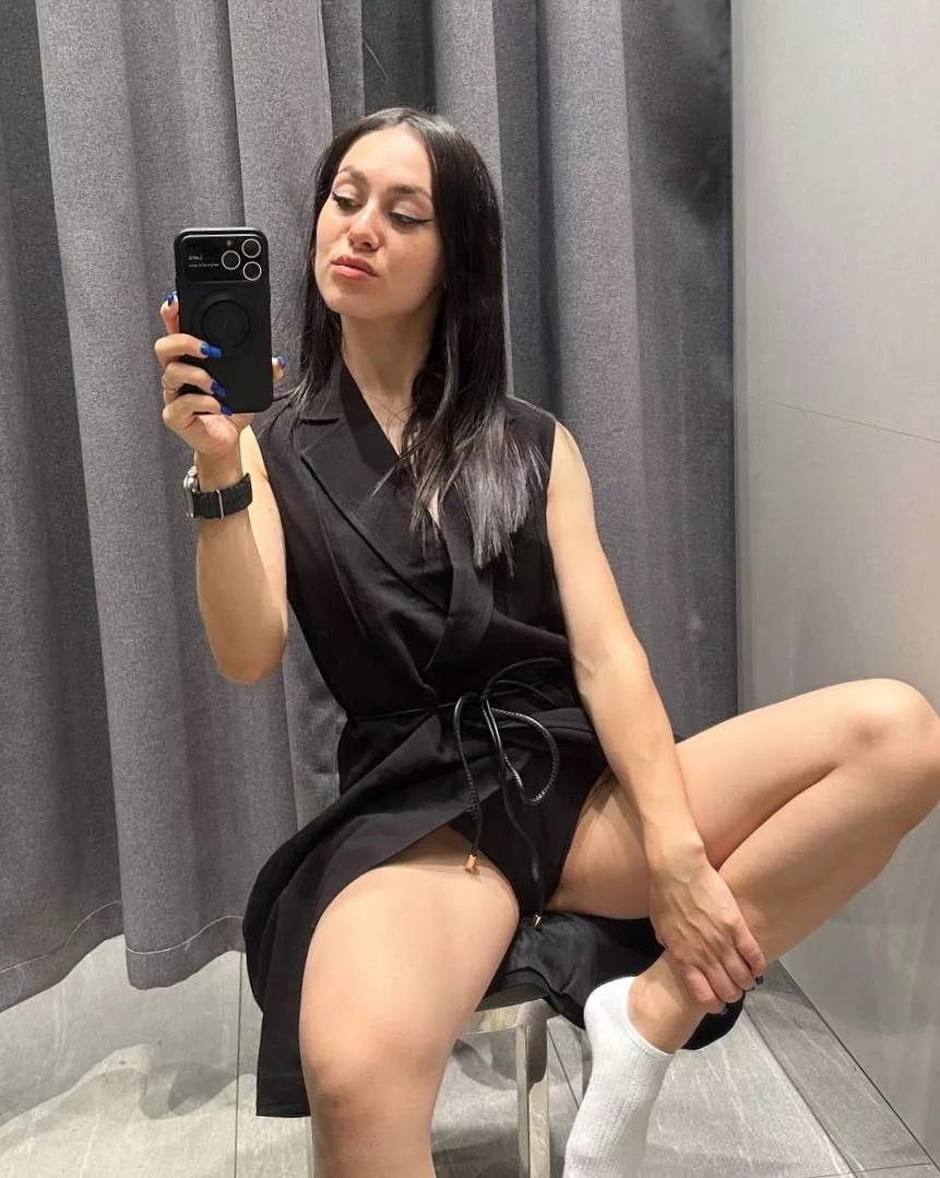 I love selfies in the mirror, since you can look from front to back posted by meledylove