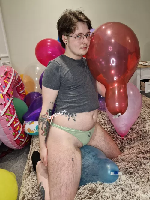 I love watching as the neck pops out when I sit on it 😍 by xusanse