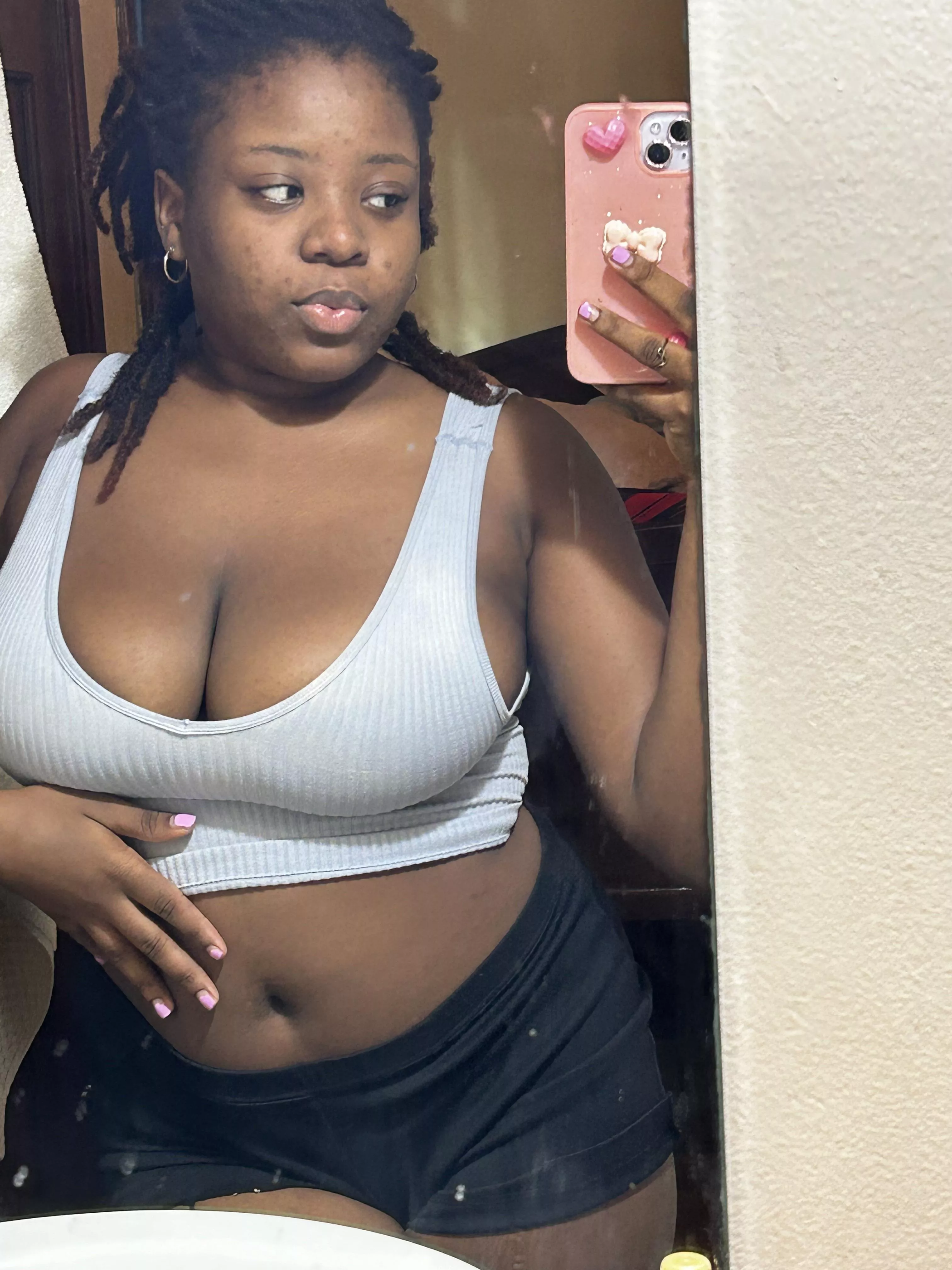 I woke up like this hot and ready to rob your wallets remember I always get what I want with just snapping my fingers😋 posted by Godess_key