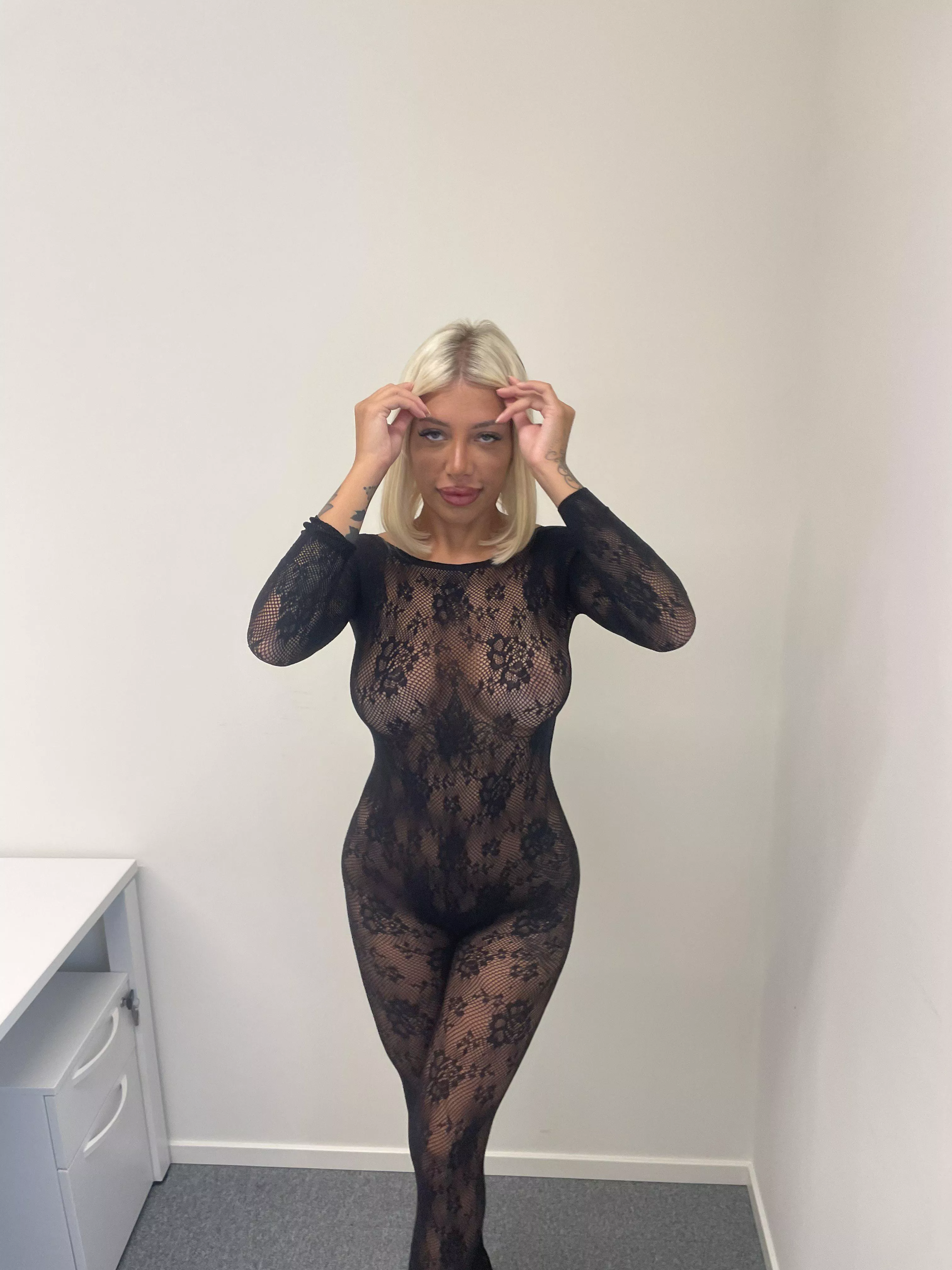 I'm a classy chick, but believe me, I also have a real whore inside.. posted by beautytoosee