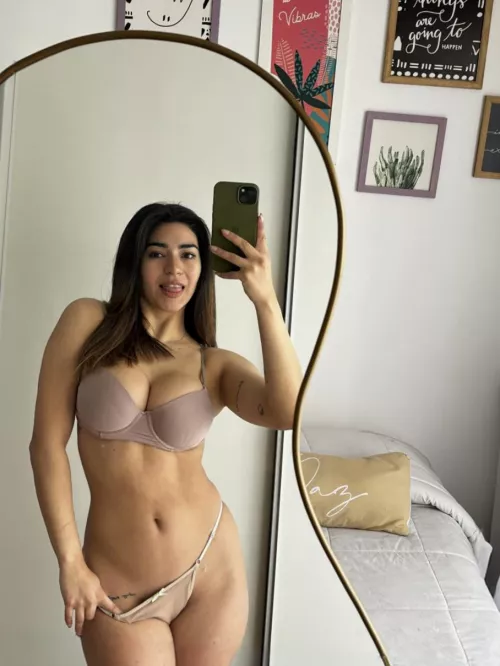 I’m wondering if there’s still interest in me as a Latina MILF by spiceygurlx