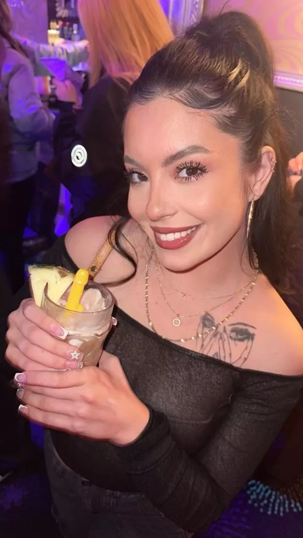 I’m your next addiction 😘 posted by latinabebita28